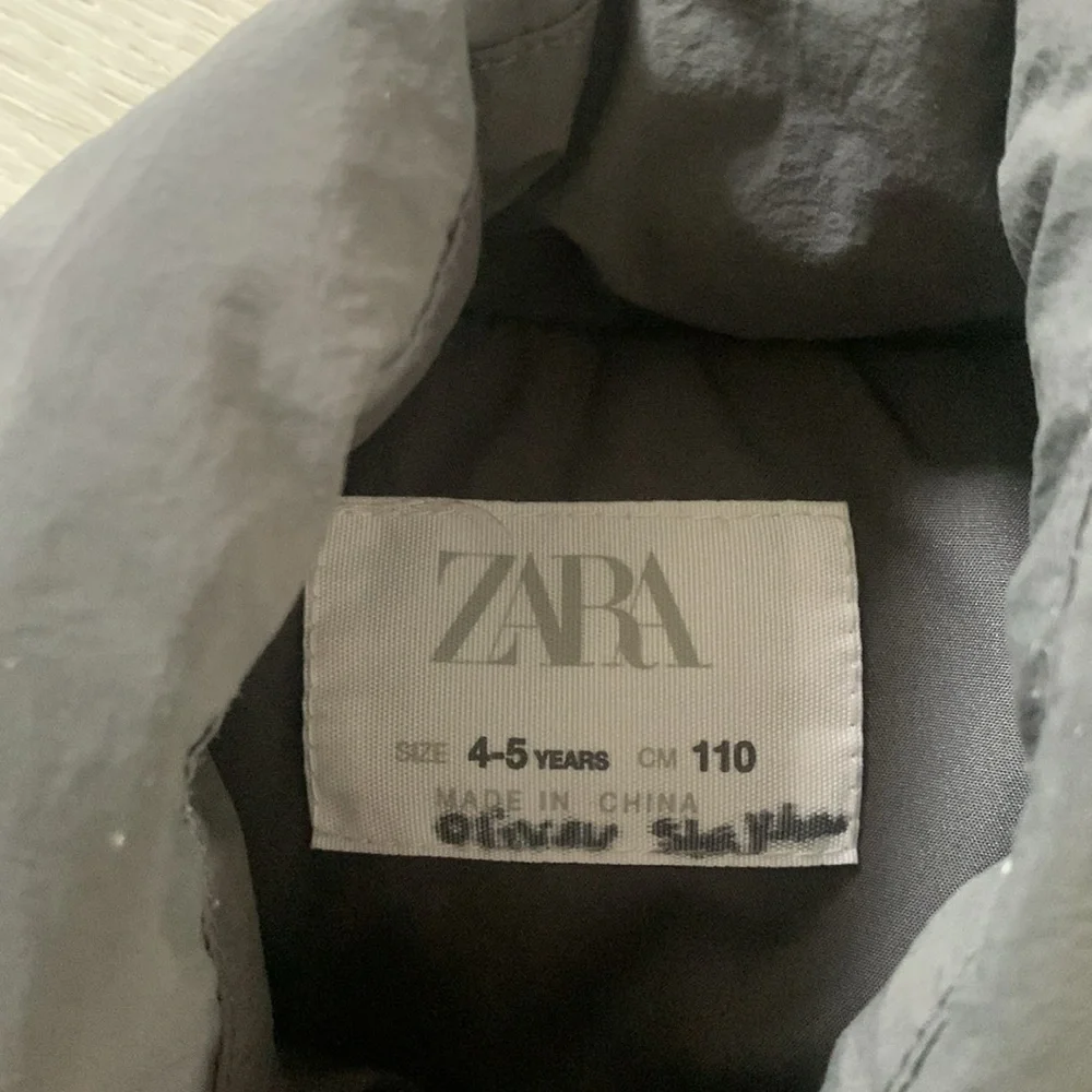 Zara gray unisex vest size 4/5‎ puffer fall winter spring pockets boys girls